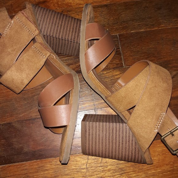 Indigo Shoes - 2for10$ indigo rd. Brown heeled sandals sz 6